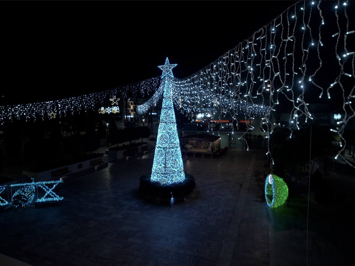 Así luce la iluminación navideña en los principales municipios de Málaga. En la imagen, el alumbrado de Alhaurín de la Torre.