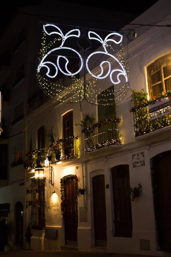 Así luce la iluminación navideña en los principales municipios de Málaga. En la imagen, el alumbrado de Estepona.