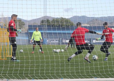 Imagen secundaria 1 - Munir, durante el entrenamiento de este jueves.