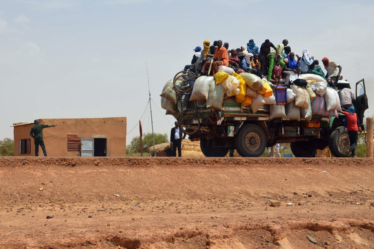 Desplazados después de un ataque islamista el pasado junio cerca de Niamey. :: boureima hama / afp