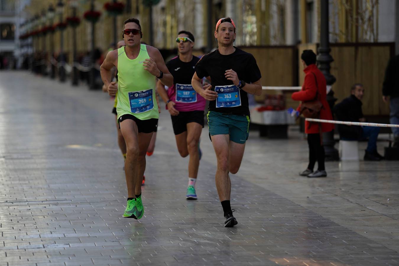 Los corredores, en calle Larios