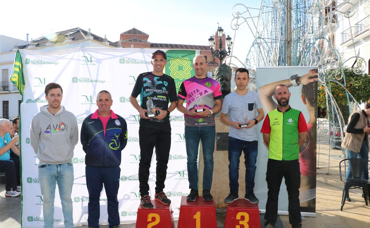 Podio masculino en la prueba larga, de 26 kilómetros, con Javier Arias, Alberto Adalid y Francisco Javier Sánchez, este domingo en Torrox. 