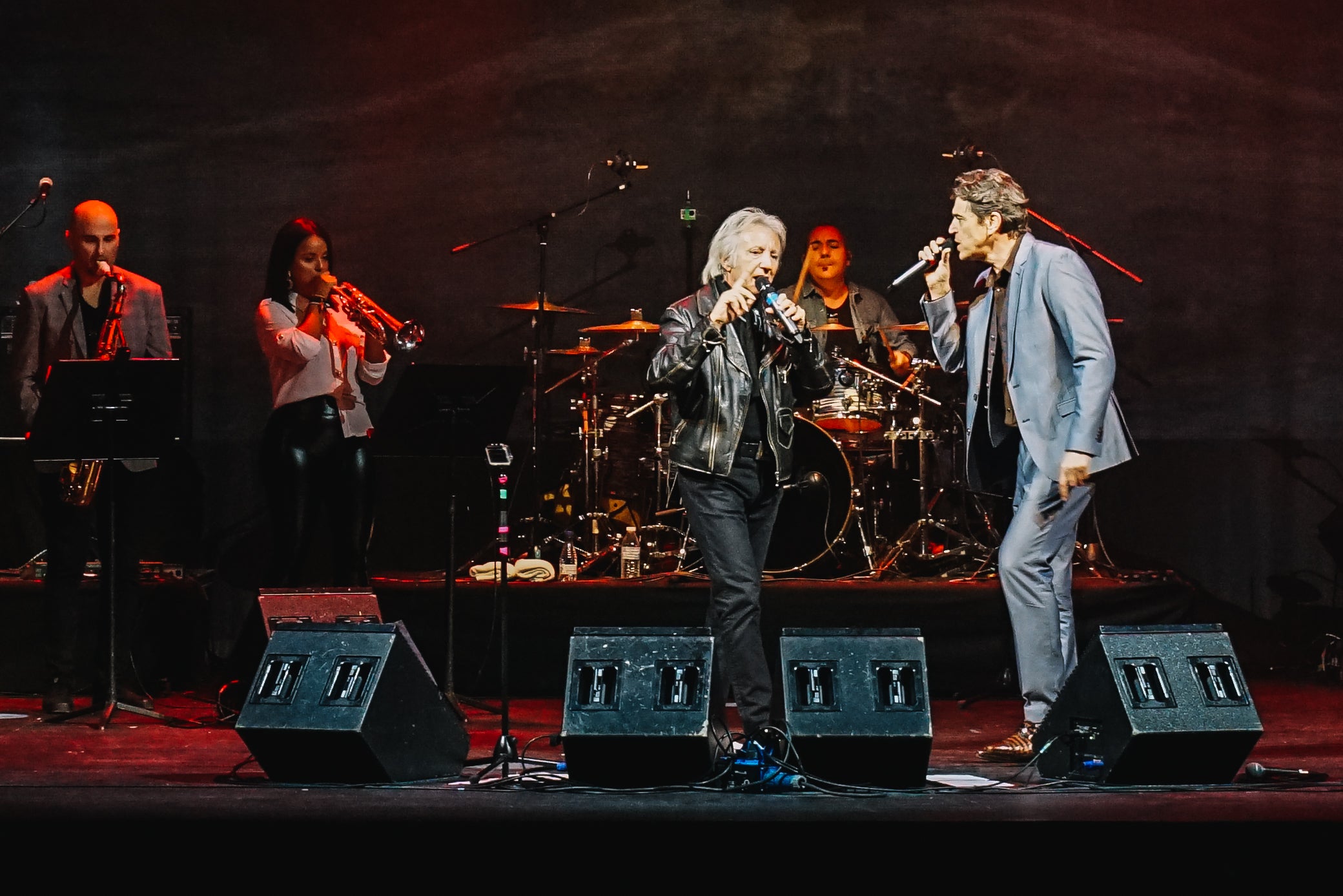 'El vaivén de las olas / Canciones entre amigos' para celebrar y repasar sus grandes éxitos