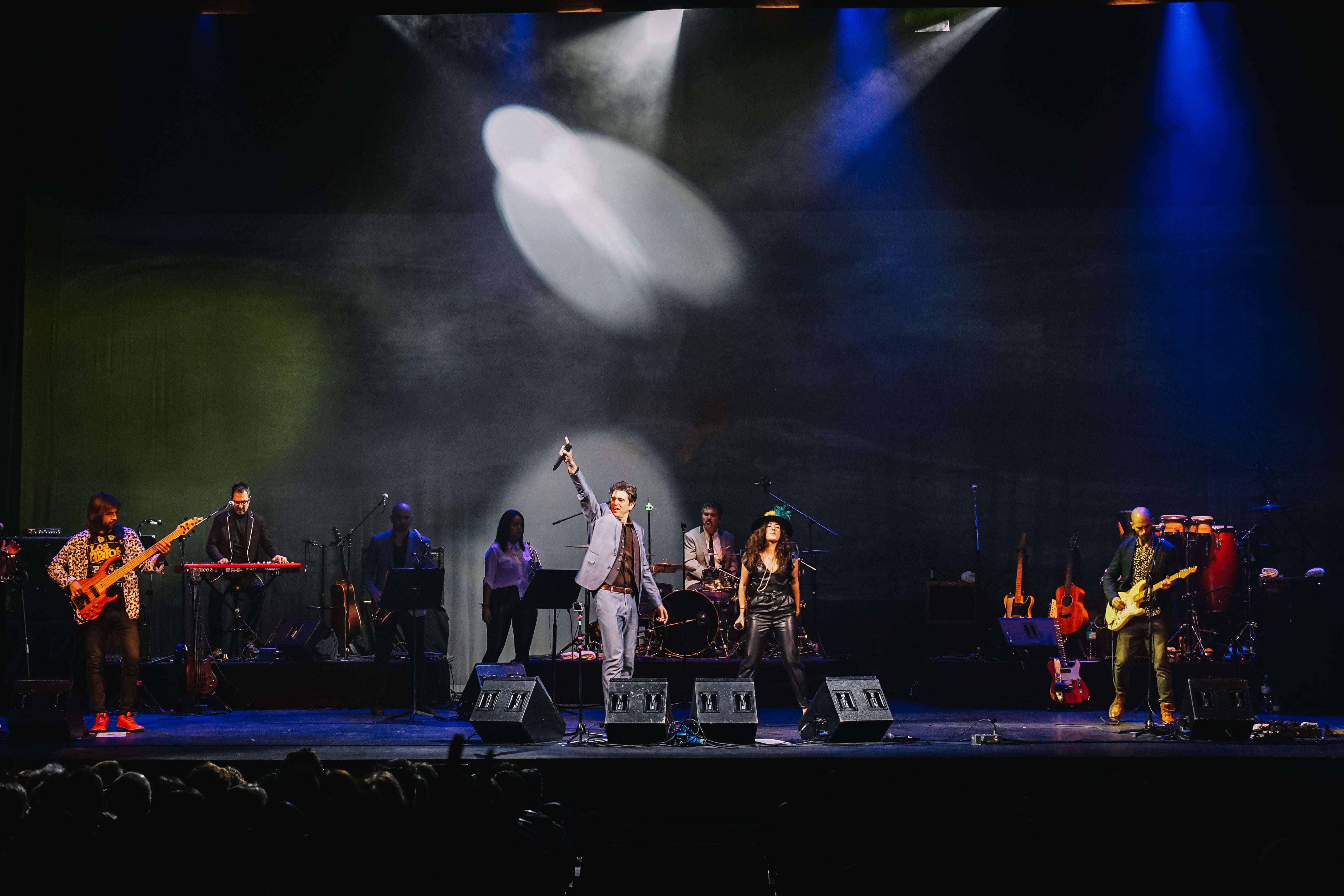'El vaivén de las olas / Canciones entre amigos' para celebrar y repasar sus grandes éxitos