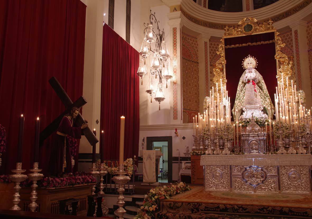 Virgen de la Esperanza Coronada y Jesús Nazareno del Paso