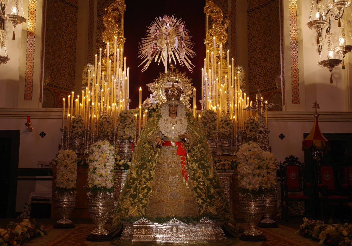 Virgen de la Esperanza Coronada