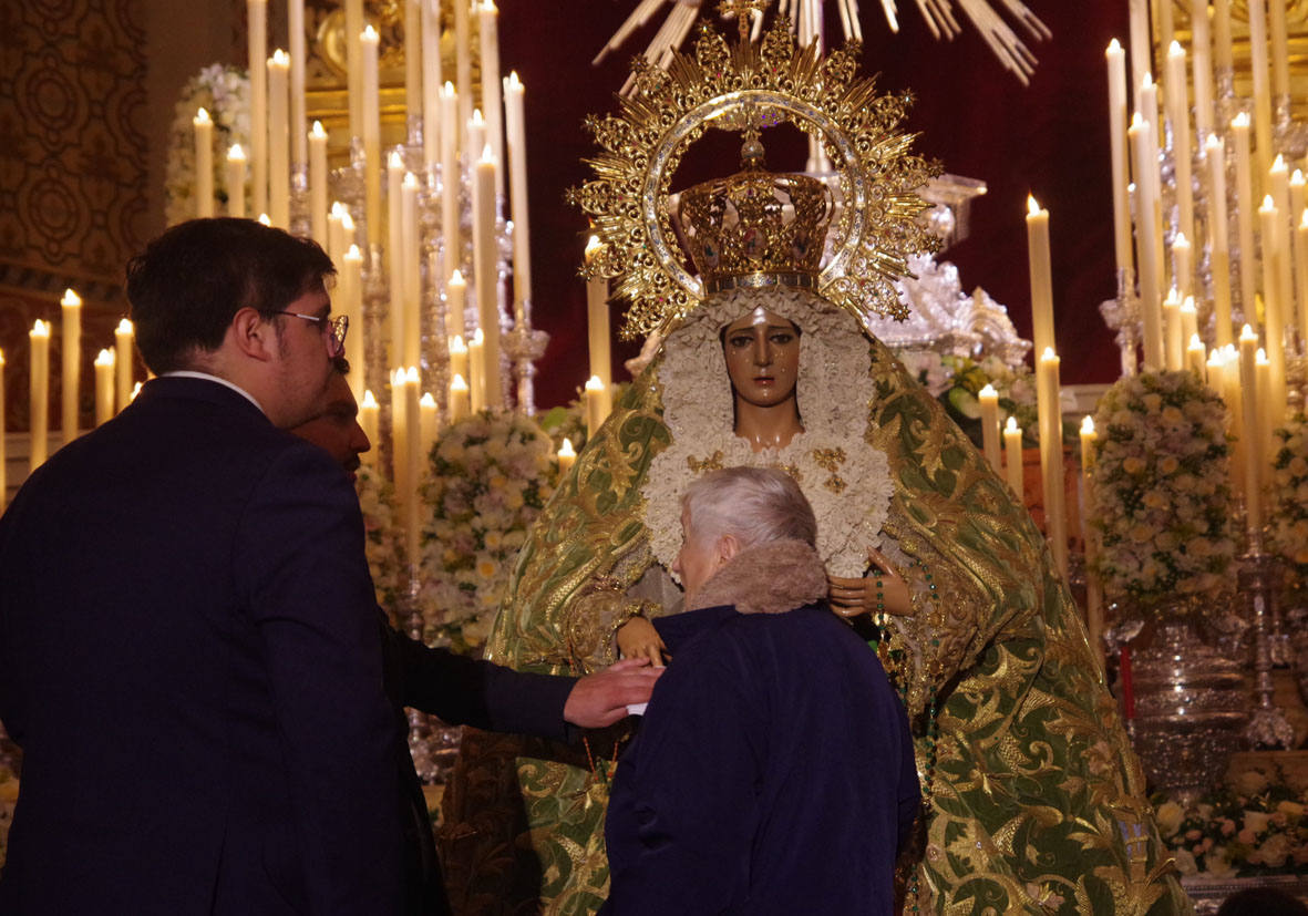 Virgen de la Esperanza Coronada