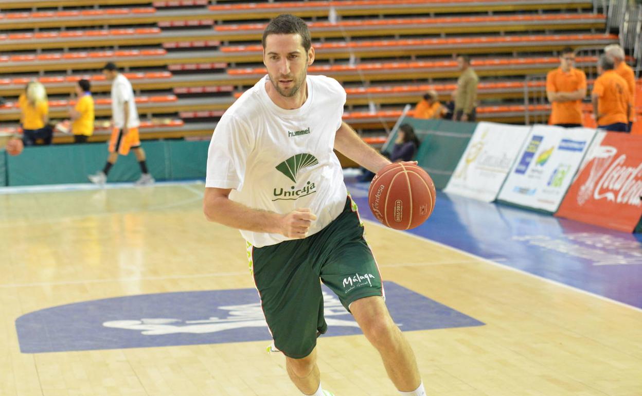 Sergi Vidal, en un calentamiento con el Unicaja. 