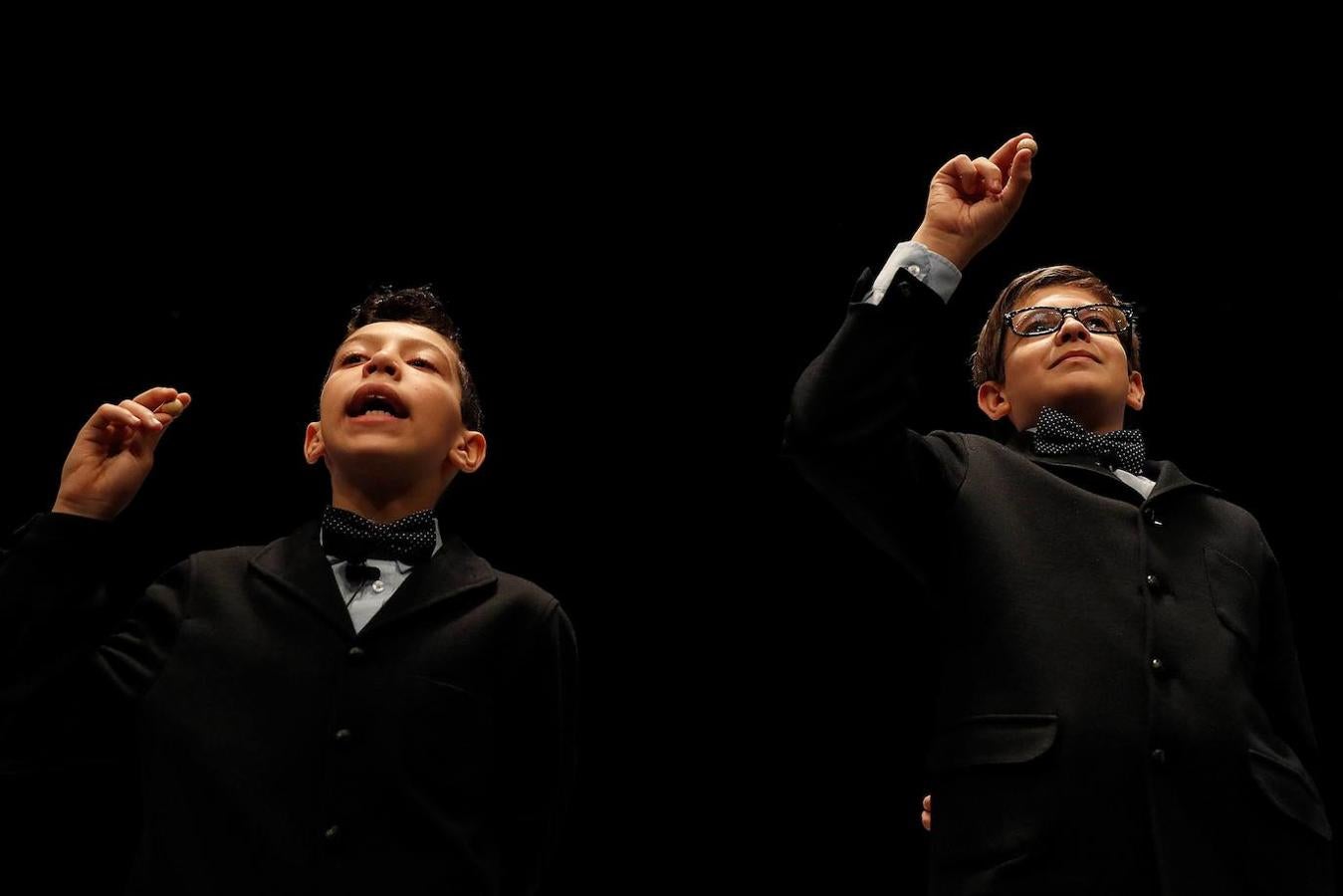 Los niños de San Ildefonso cantan uno de los premios.