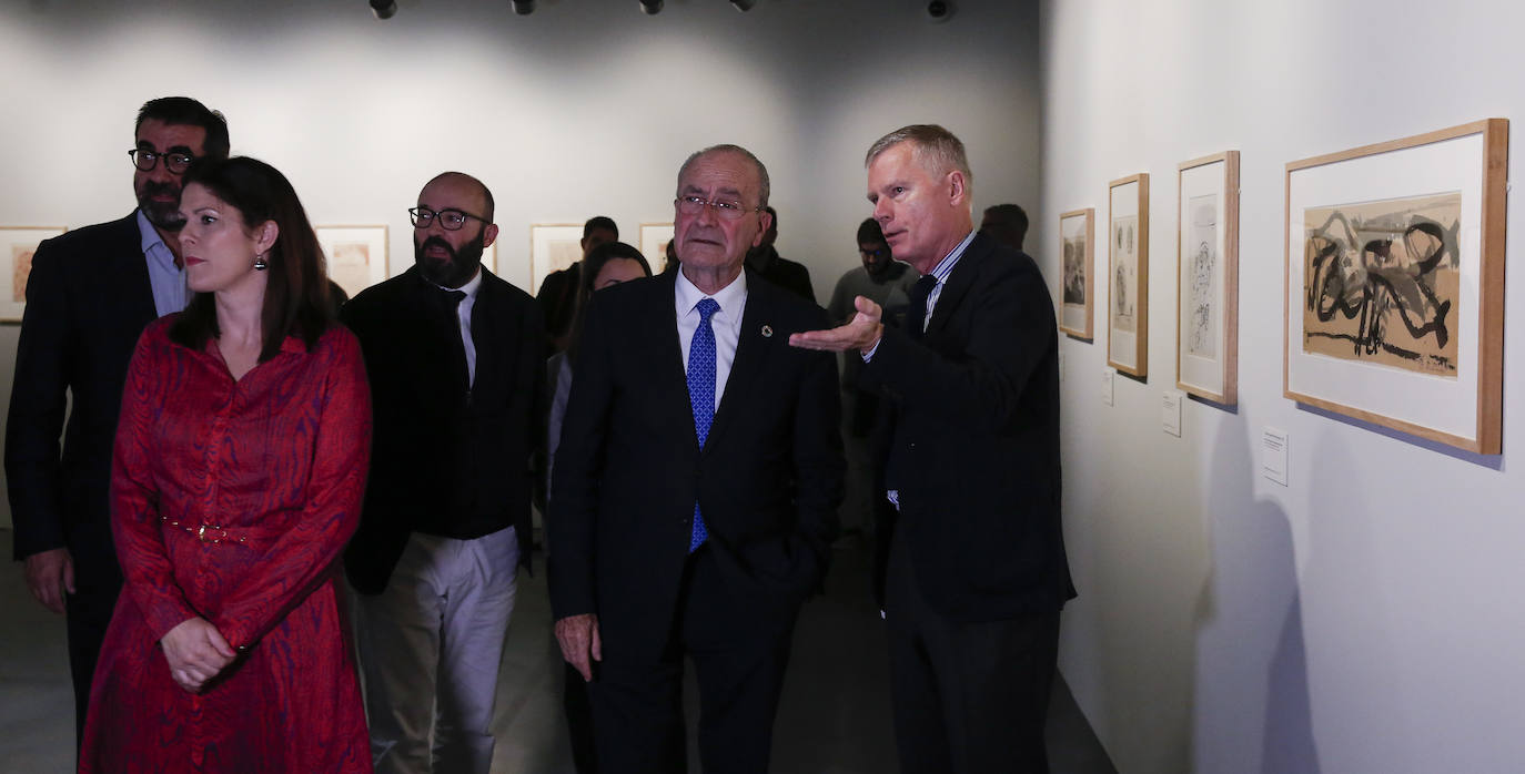 La exposición reúne la obra que el pintor y grabador Belga ha producido a lo largo de casi setenta años de trabajo activo 