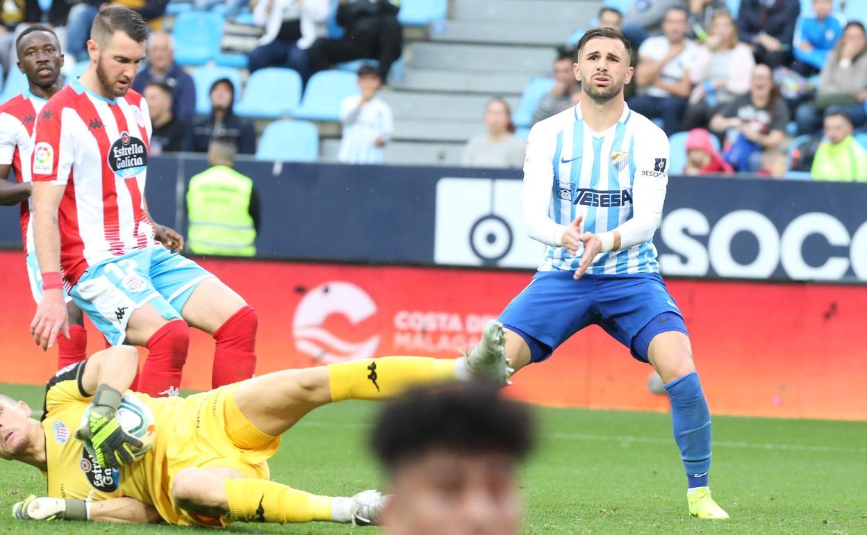 Sadiku lamenta una ocasión de gol fallada. 