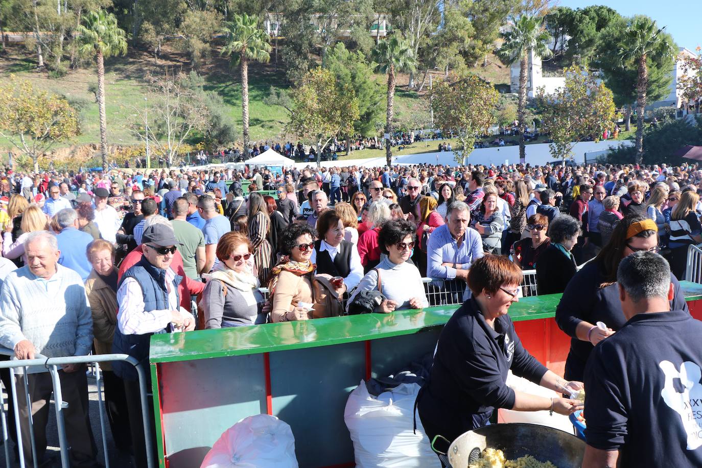 Gran ambiente en la fiesta de las Migas de Torrox 