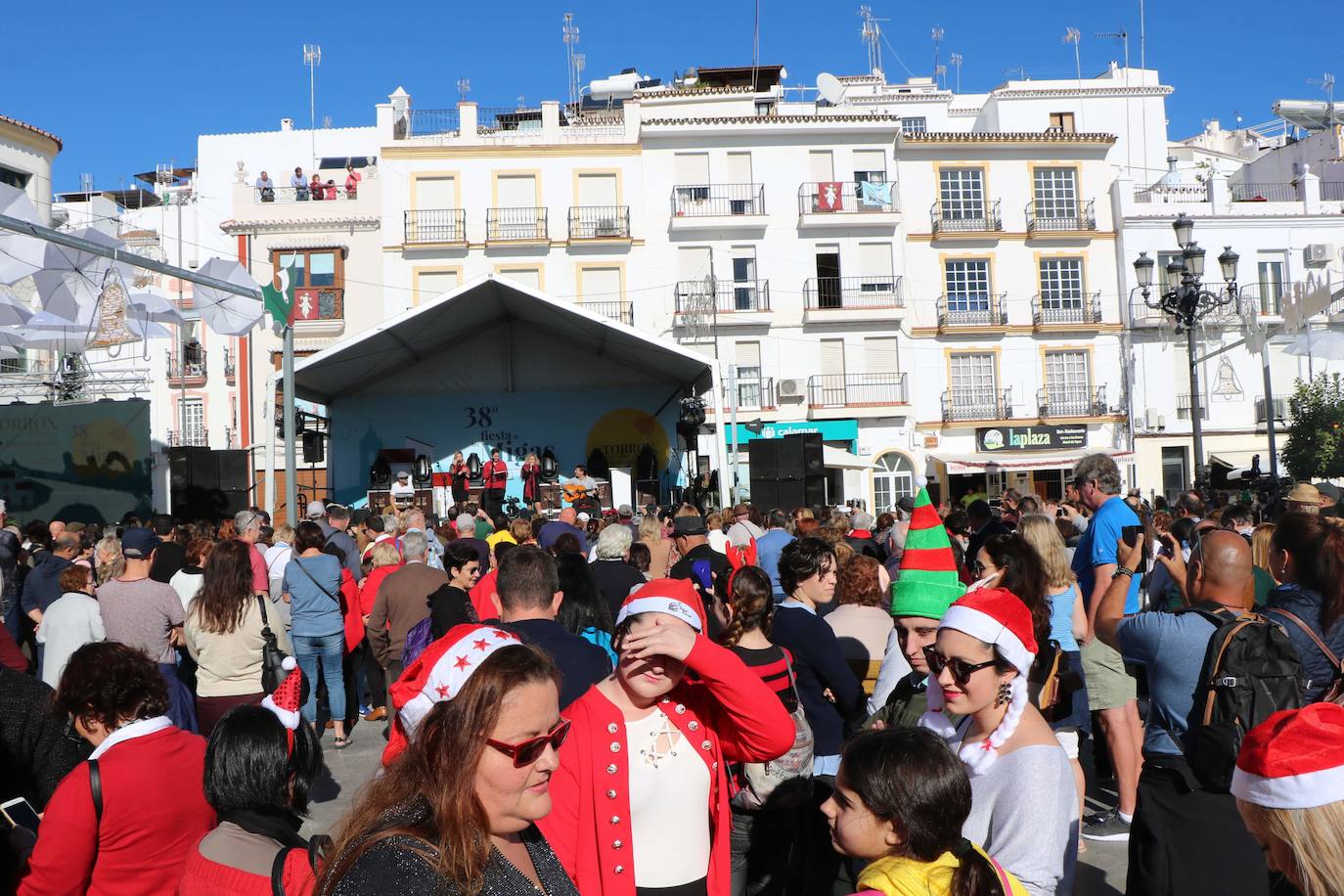 Gran ambiente en la fiesta de las Migas de Torrox 