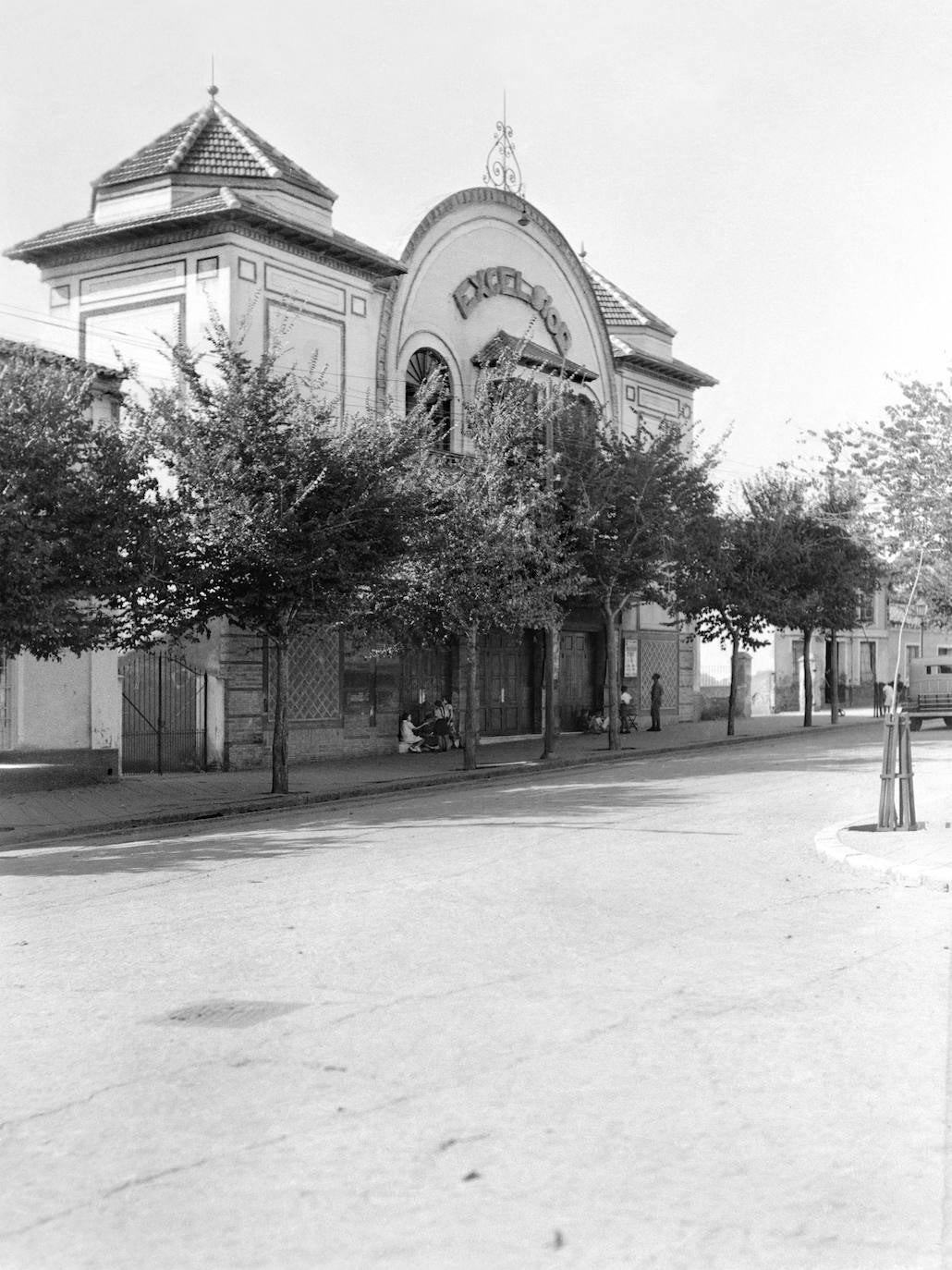 Calle Cristo de la Epidemia, cine Excelsior. Hacia 1950.