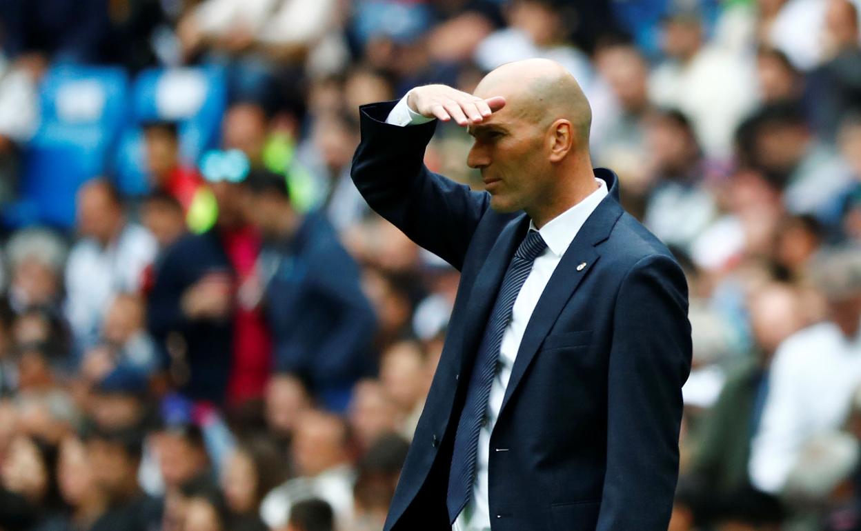 Zinedine Zidane, durante un partido en el Bernabéu.