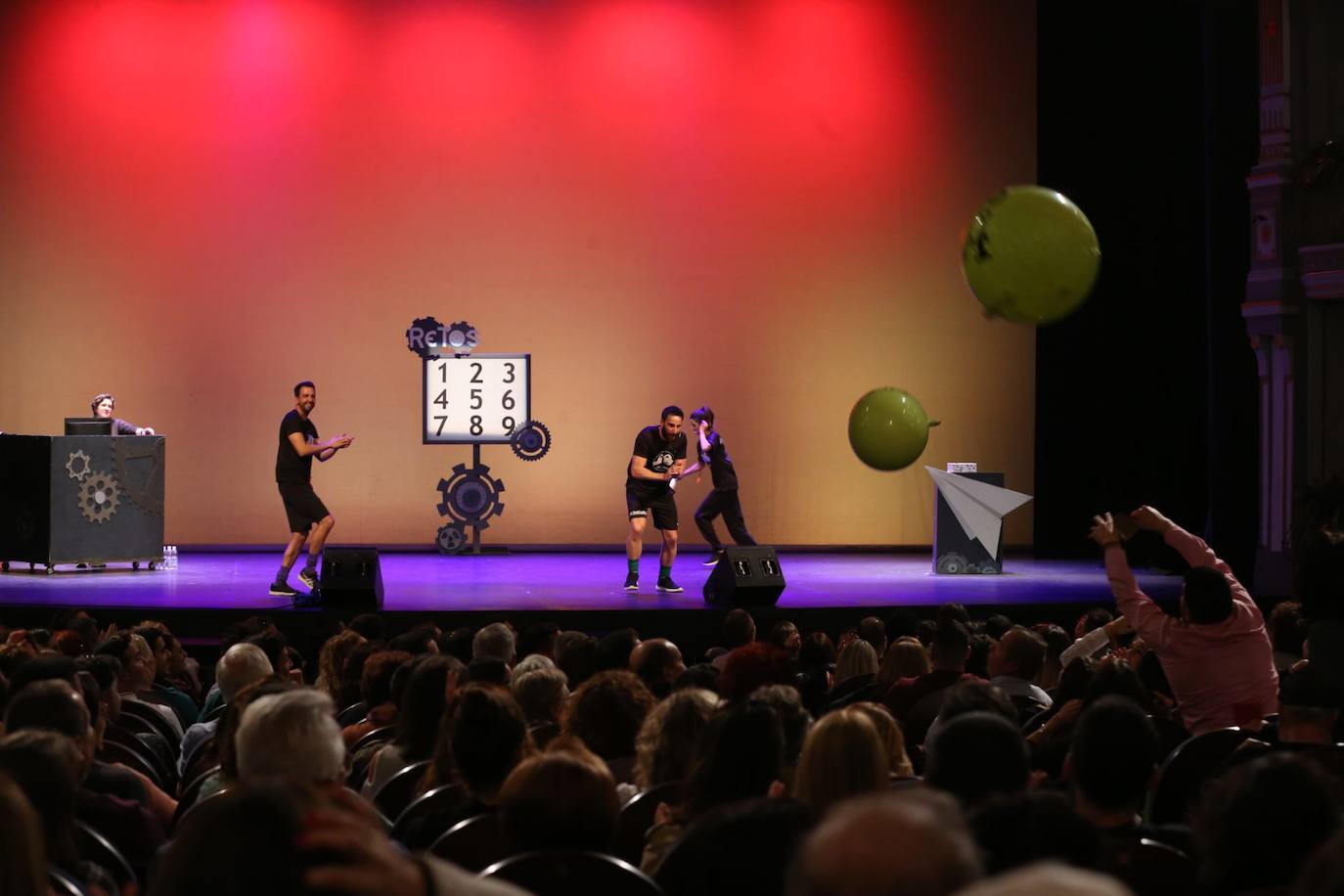 El Teatro Cervantes presentó un gran ambiente 