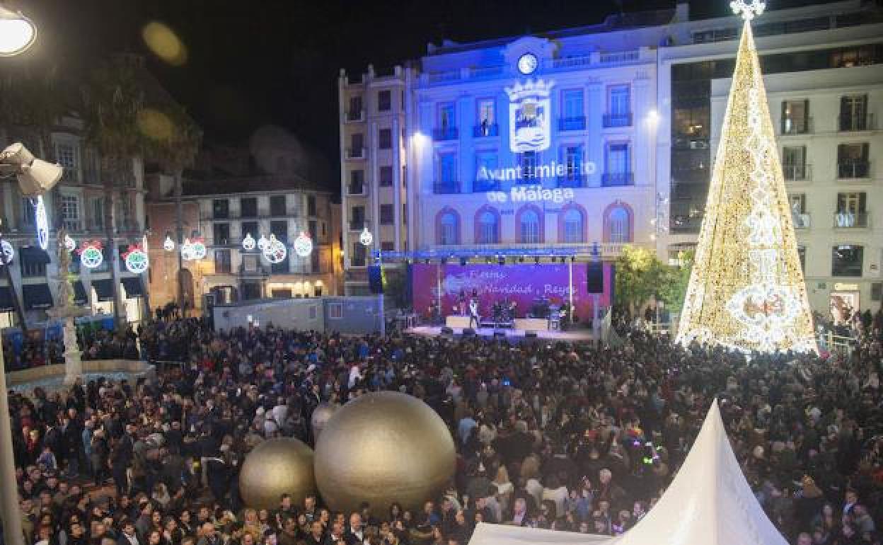 Vista de la Plaza de la Constitución, donde se dan cita para tomarse las uvas en Málaga.