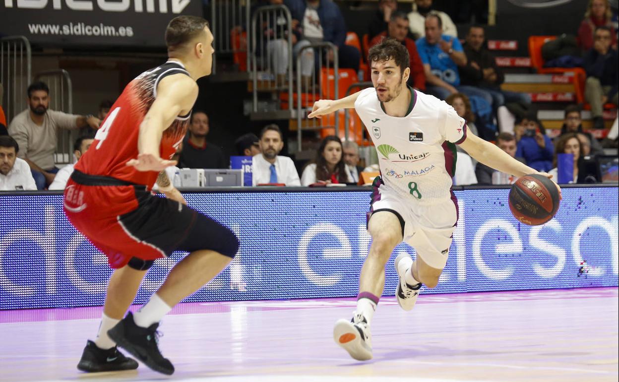 Brizuela, frente a Bobrov en el duelo de hoy. 