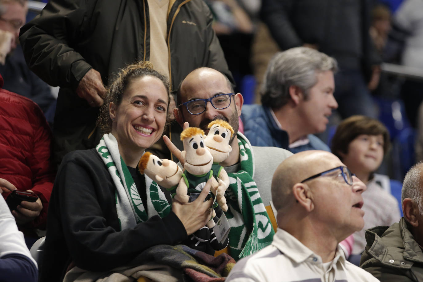 Búscate en las fotos del Unicaja-Obradoiro