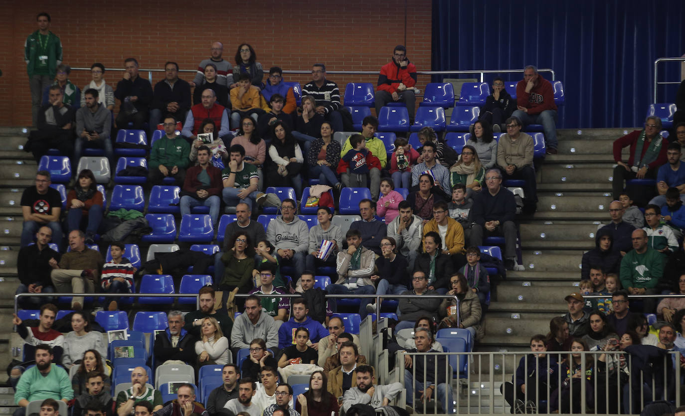 Búscate en las fotos del Unicaja-Obradoiro