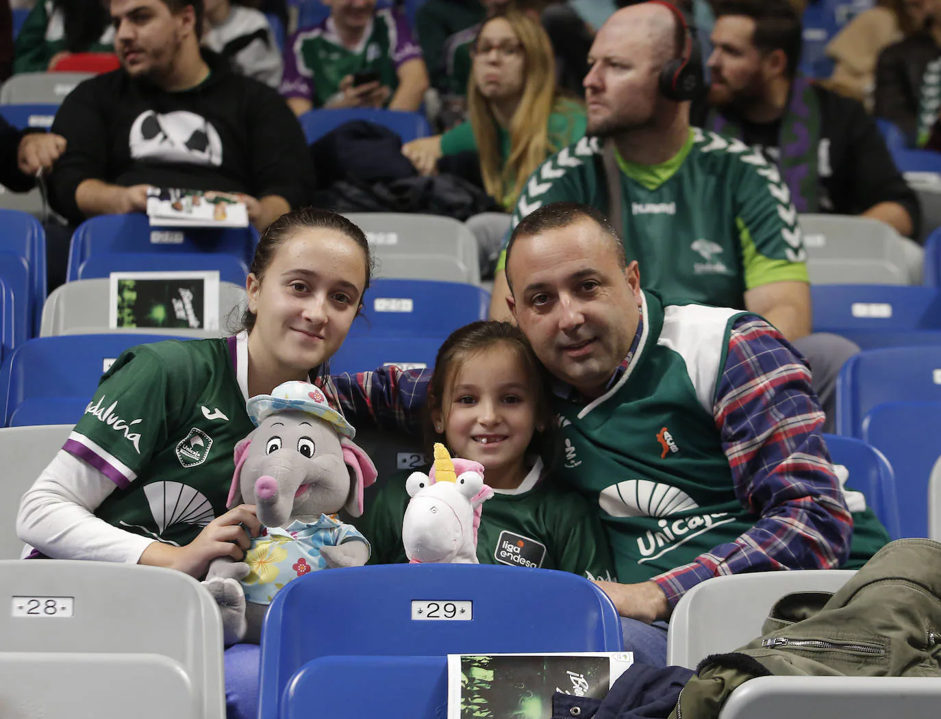 Búscate en las fotos del Unicaja-Obradoiro