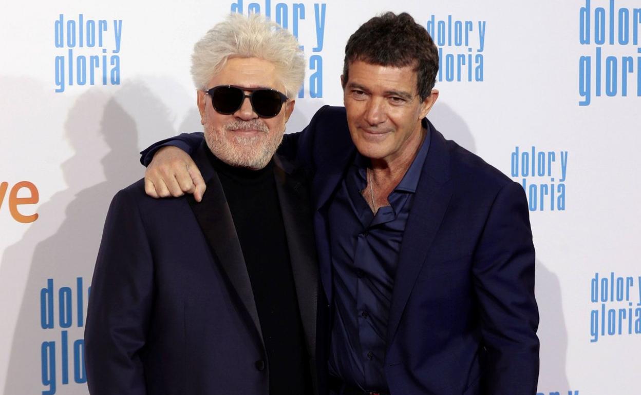 Almódovar y Banderas, en la premiere de 'Dolor y Gloria'.