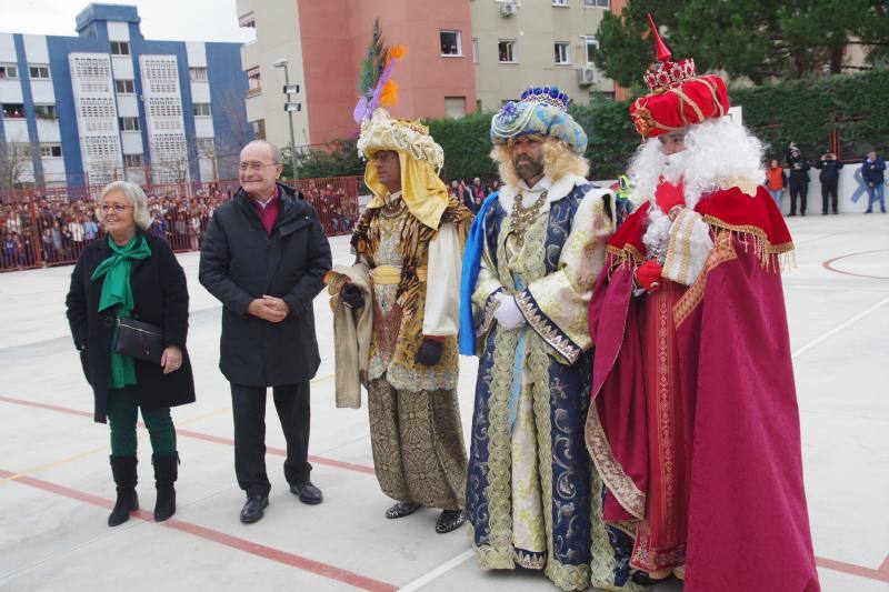 Los Reyes han paseado en camello por el barrio. 