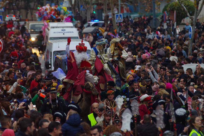 Los Reyes han paseado en camello por el barrio. 