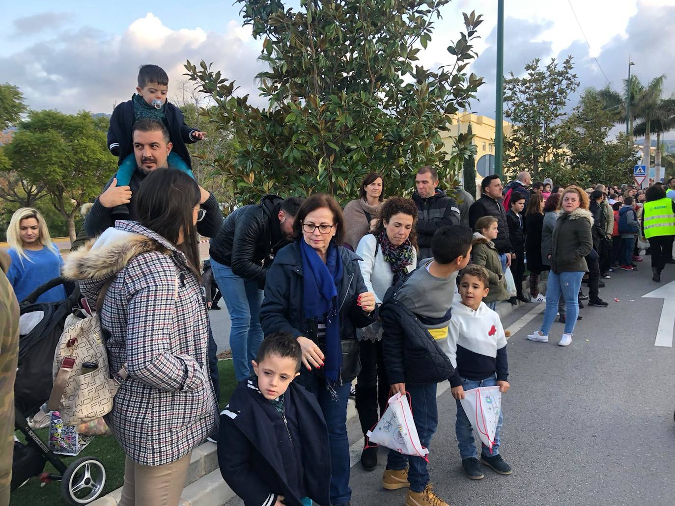 Asistentes a la cabalgata en Alhaurín de la Torre. 