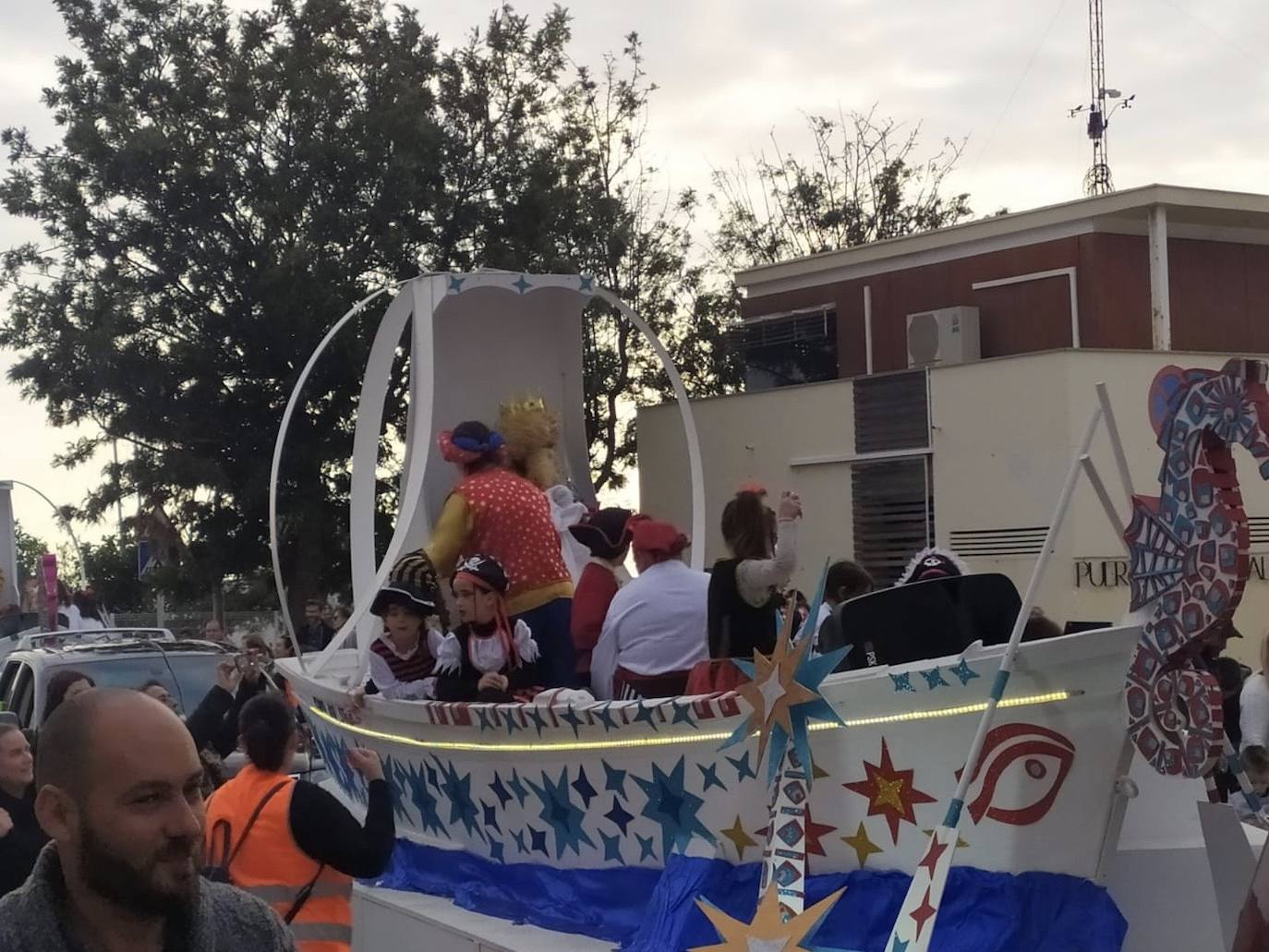 Cabalgata en Caleta de Vélez.