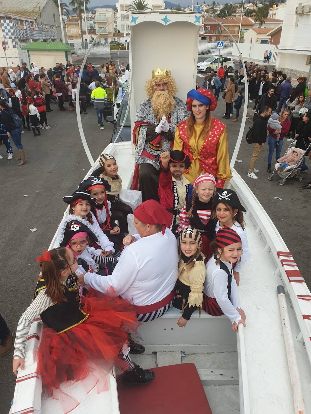 Cabalgata en Caleta de Vélez.