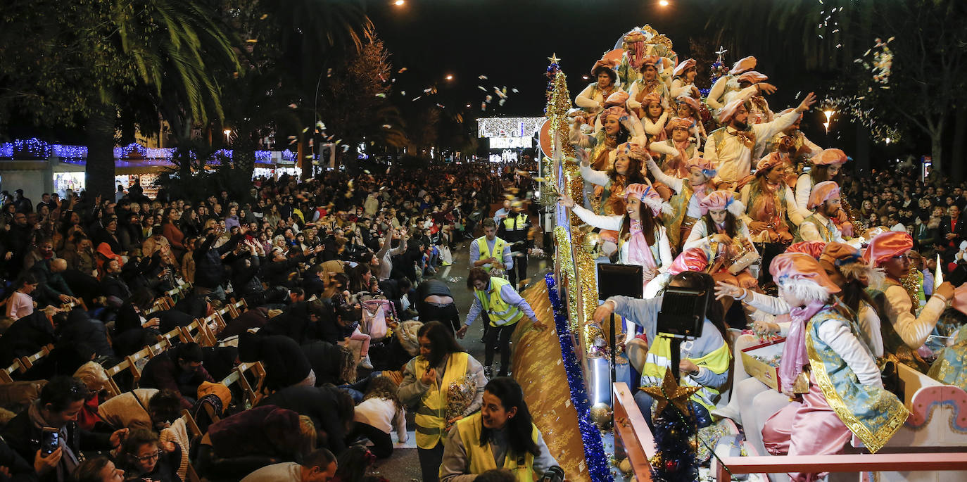Asistentes a la Cabalgata de Reyes Magos de este año en Málaga capital. 