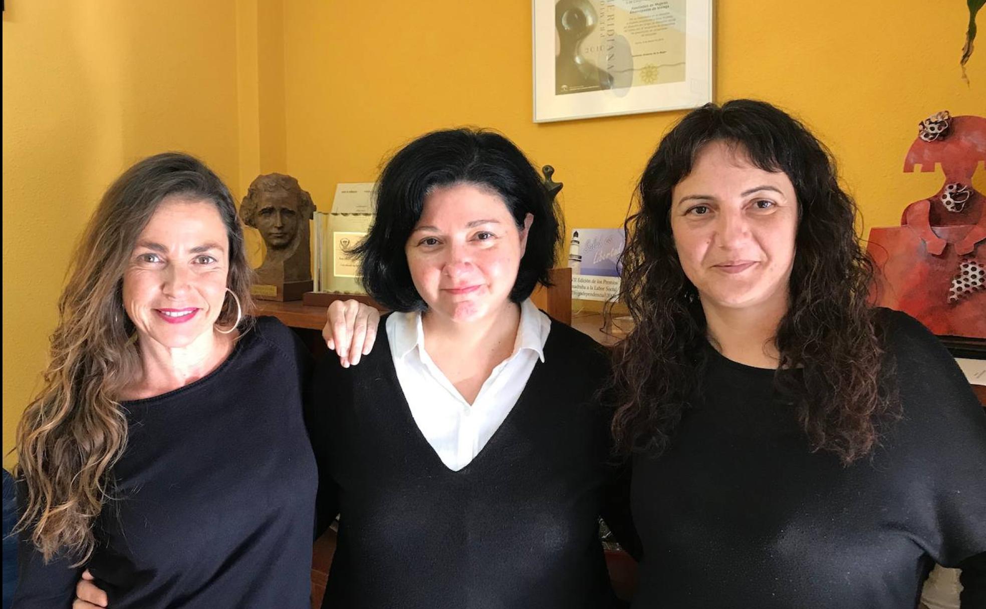 María de los Ángeles Revello de Toro, Beatriz González y Remedios Trujillo. 