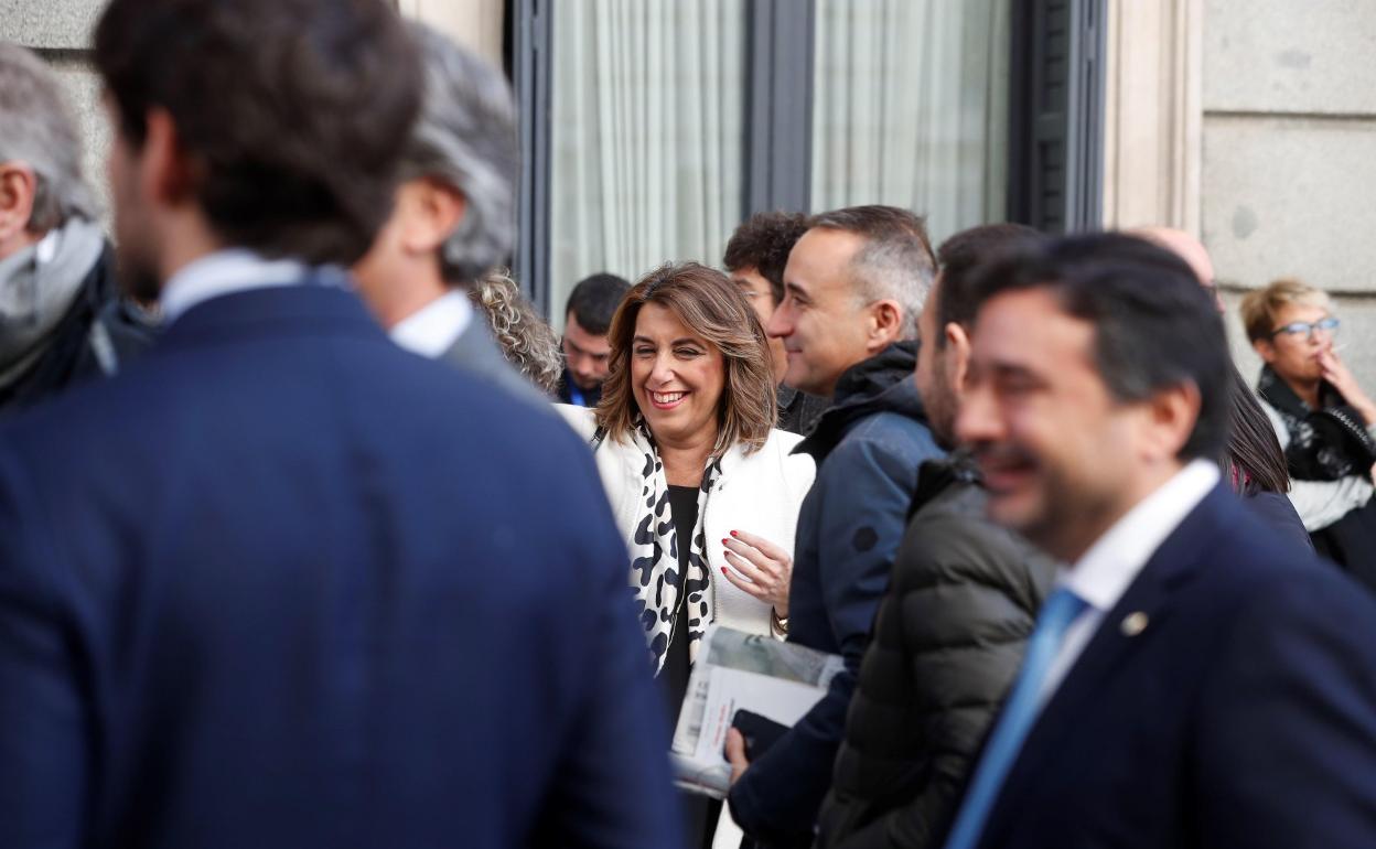 Susana Díaz, el pasado sábado, tras asistir a la primera parte de la sesión de investidura de Pedro Sánchez. 