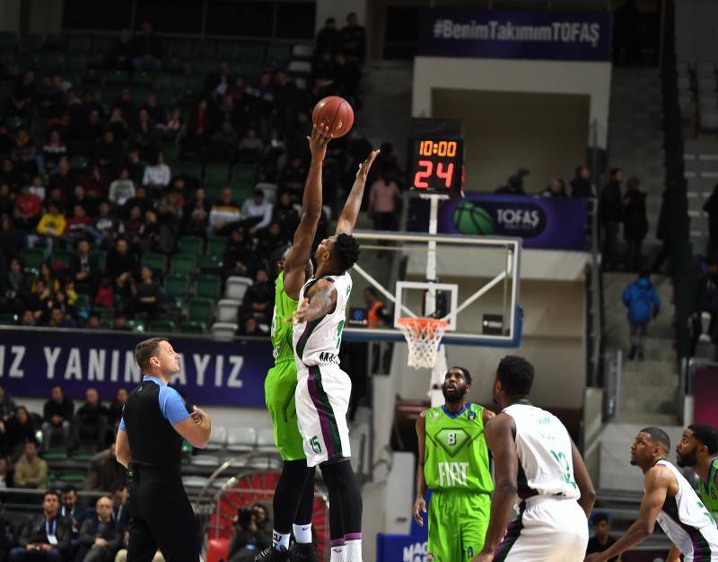El equipo de Luis Casimiro cae derrotado en su visita al Tofas. 
