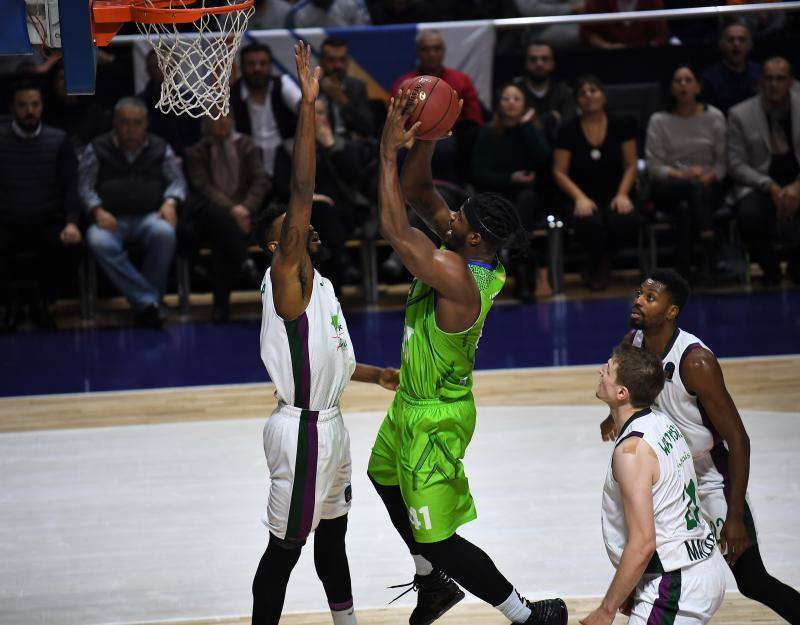 El equipo de Luis Casimiro cae derrotado en su visita al Tofas. 