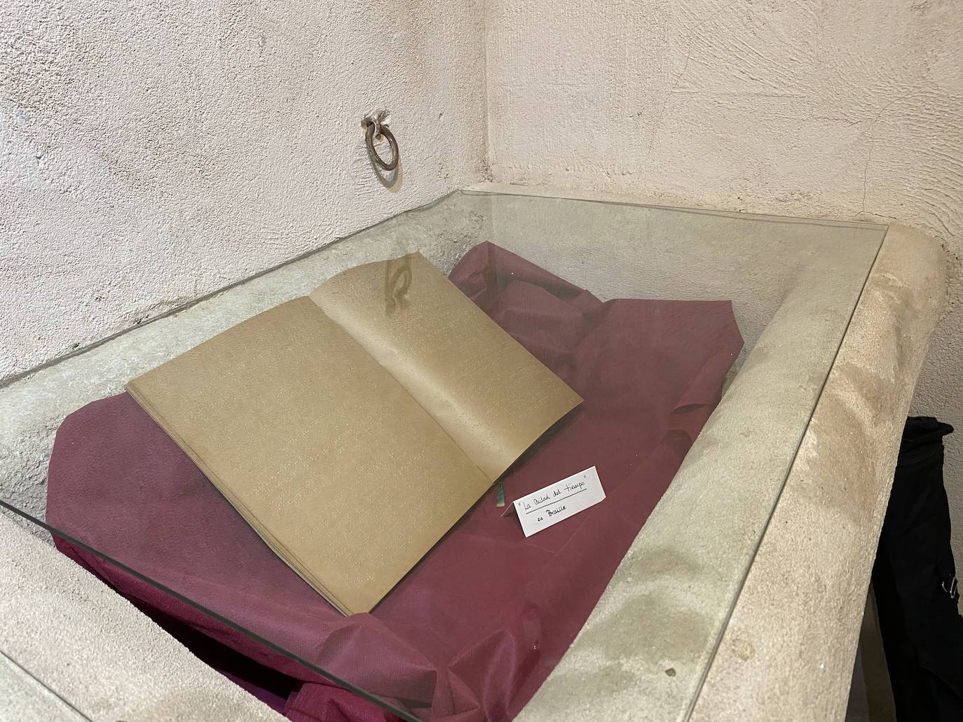 Fotos: Rincón de la Victoria rinde homenaje a Manuel Alcántara con una escultura y una cerámica