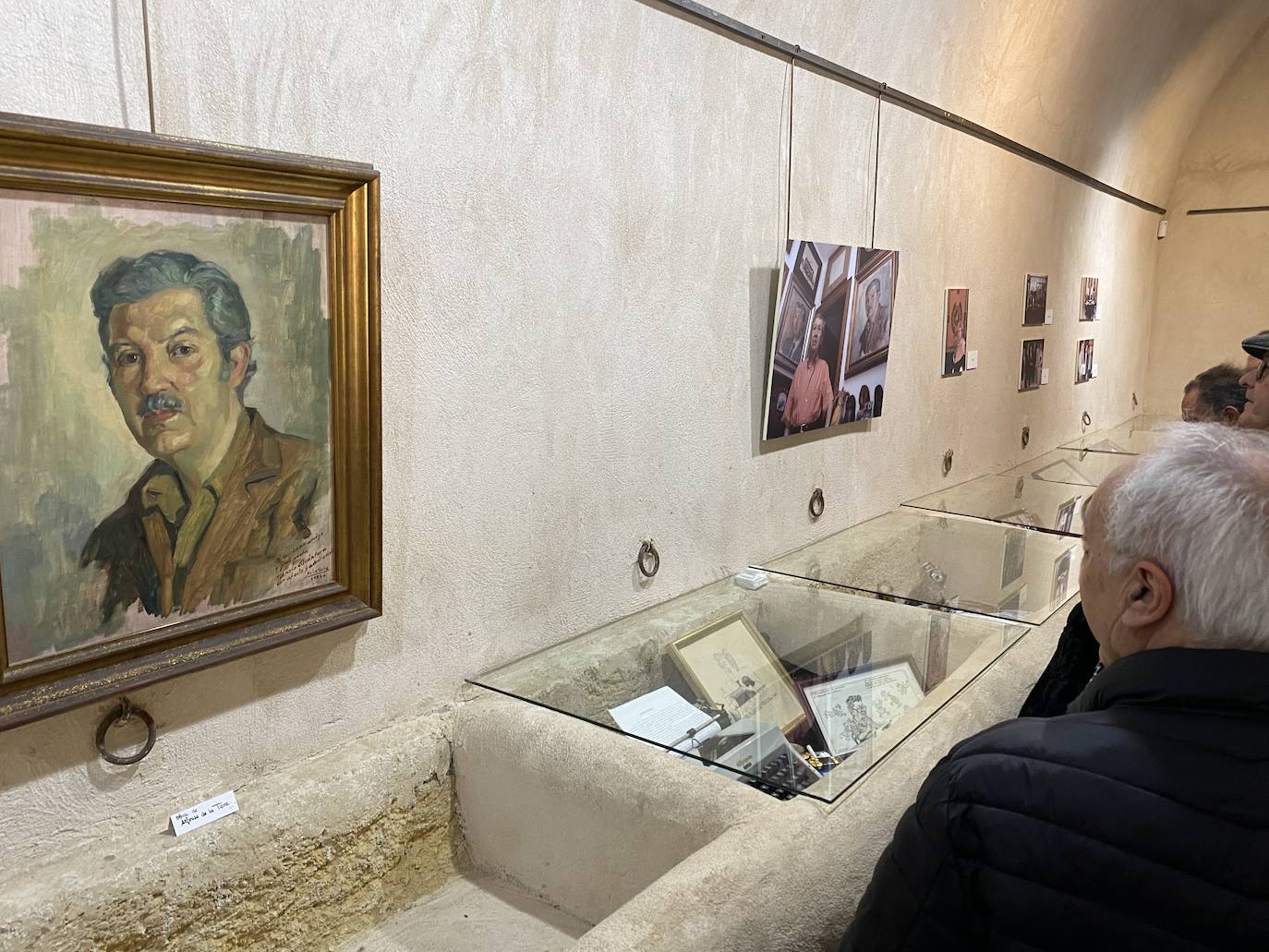 Fotos: Rincón de la Victoria rinde homenaje a Manuel Alcántara con una escultura y una cerámica