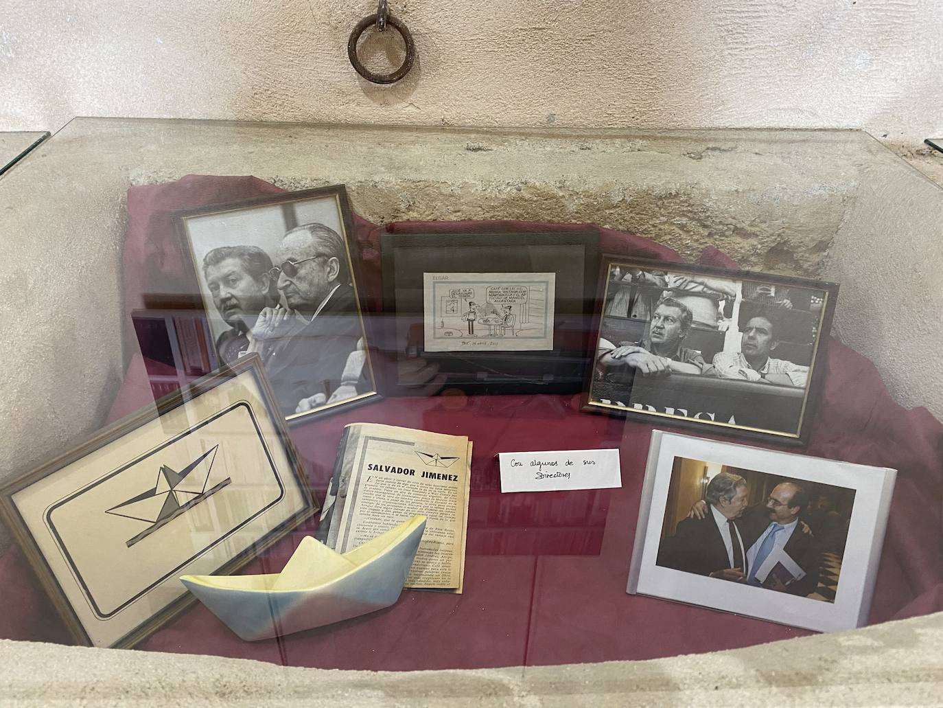 Fotos: Rincón de la Victoria rinde homenaje a Manuel Alcántara con una escultura y una cerámica