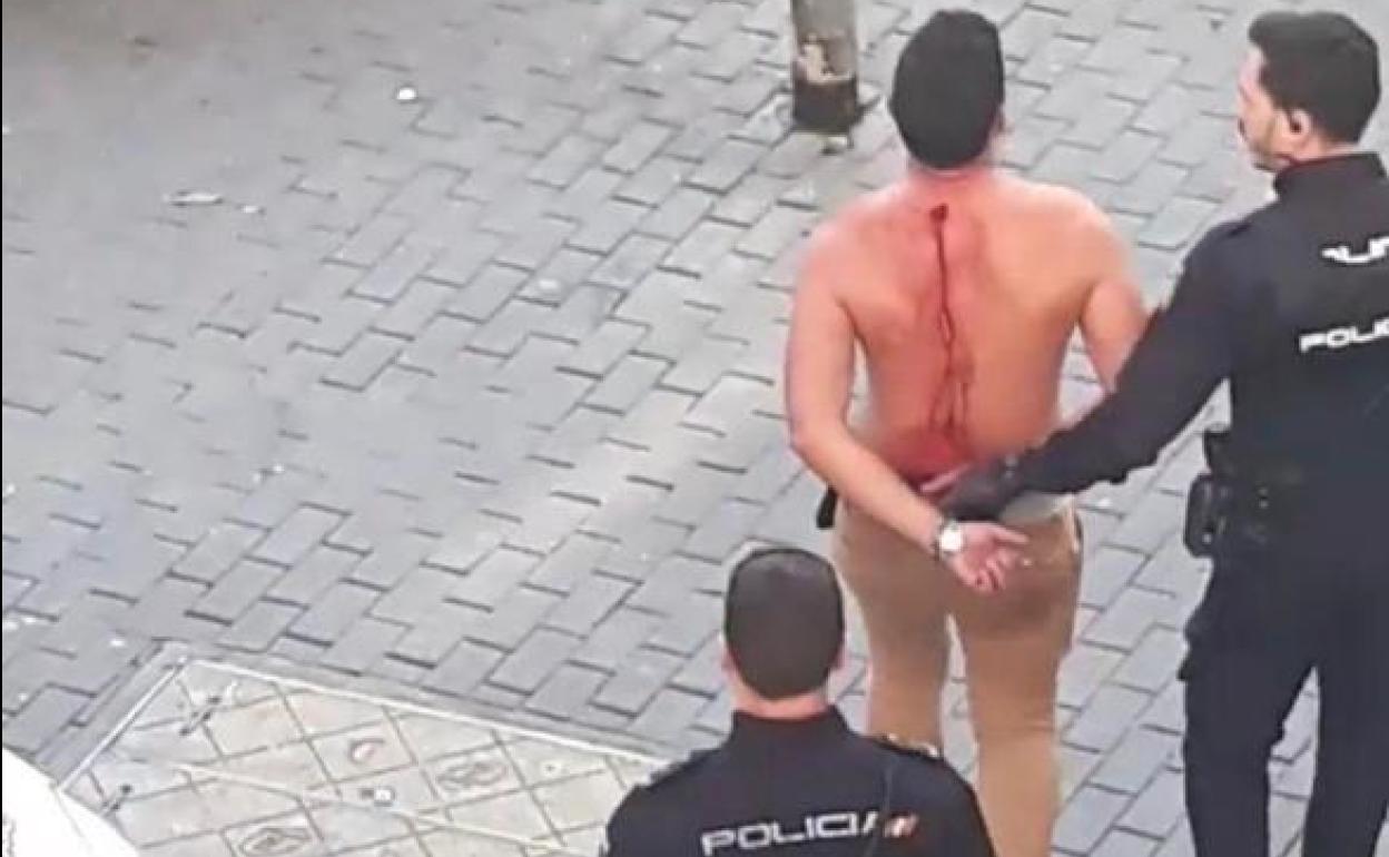 Apuñalan por la espalda a un hombre en la calle La Unión