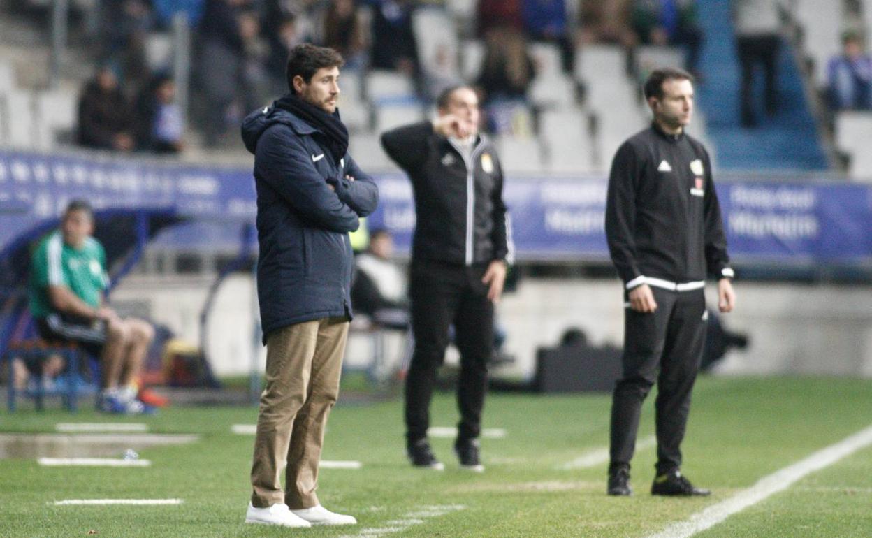Víctor, en su último partido como entrenador del Málaga, el pasado domingo en Oviedo.