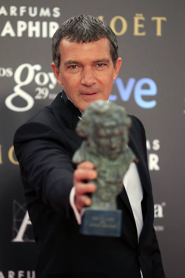 El actor Antonio Banderas tras recibir el "Goya de Honor" en la gala de entrega de los premios Goya 2015