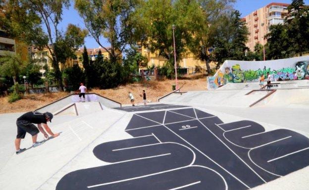El parque está decorado por grafitis y murales de prestigiosos artistas urbanos. El de la foto es de Juan Díaz-Faes