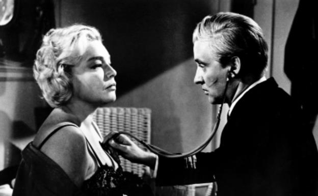 Signoret, junto a Oskar Werner en 'El barco de los locos'.