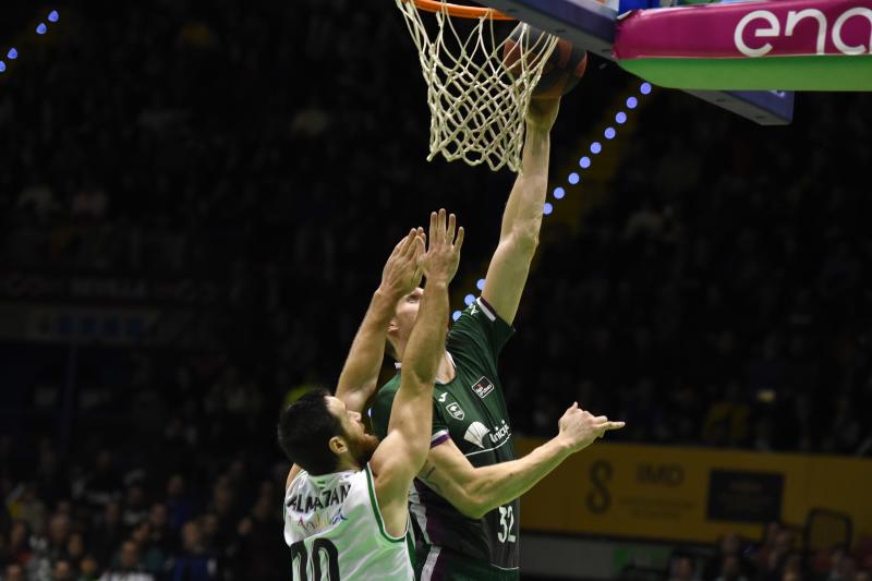 Paliza de los cajistas al Betis (63-88)