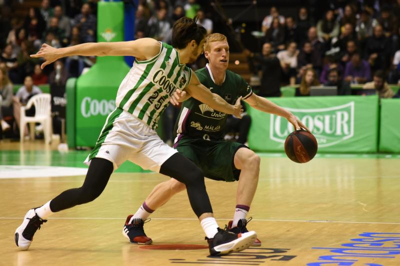 Paliza de los cajistas al Betis (63-88)