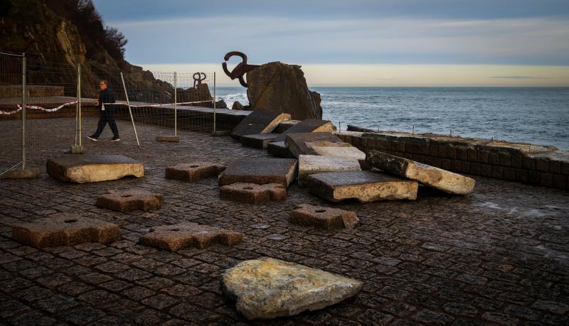 El temporal de lluvia, nieve, viento y olas ha puesto en aviso rojo a la Comunidad Valenciana y las islas Baleares, mientras los avisos naranjas se reparten por una veintena de provincias