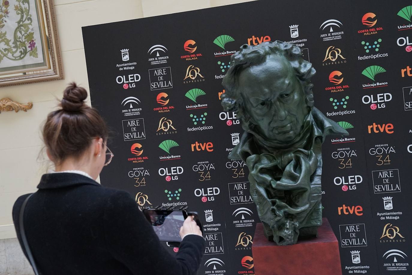 Fotos: Fotografíate con la estatuilla de los Goya en el Ayuntamiento de Málaga hasta el 24 de enero