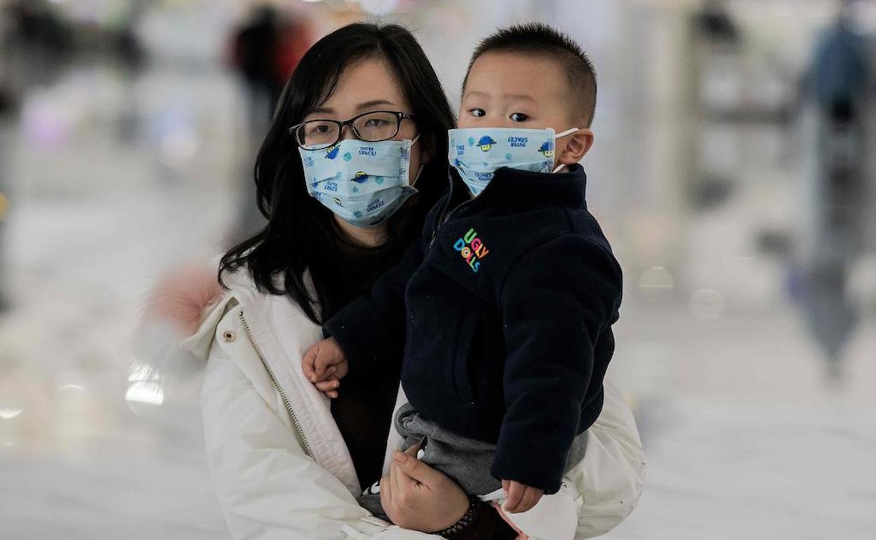 El uso de mascarillas, ya populares por la contaminación, se extienden por China.