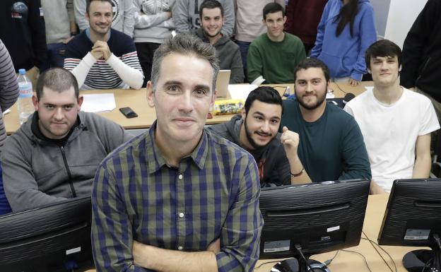 Sergio Banderas, con sus alumnos del IES Campanillas. 